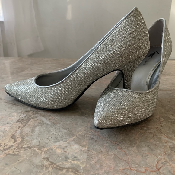 Classy Silver Sparkle Pointed Toe Heels - Picture 1 of 9